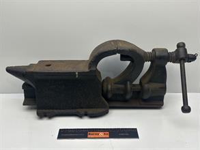 Lot 571